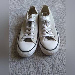 Chuck Taylor All Star Classic Unisex Low Tops